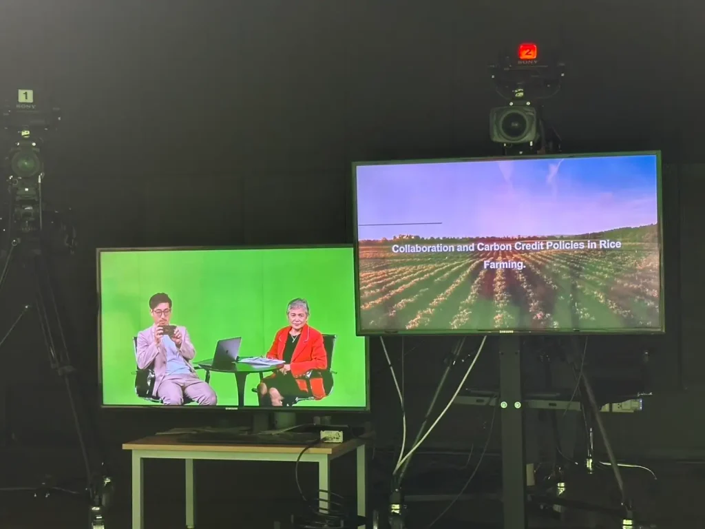 〇Mr. Harada, Manager of the Overseas Business Division at Green Carbon, speaking on the DLTV13 educational program in Thailand.